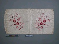 藏品(繡花白緞枕套)的圖片